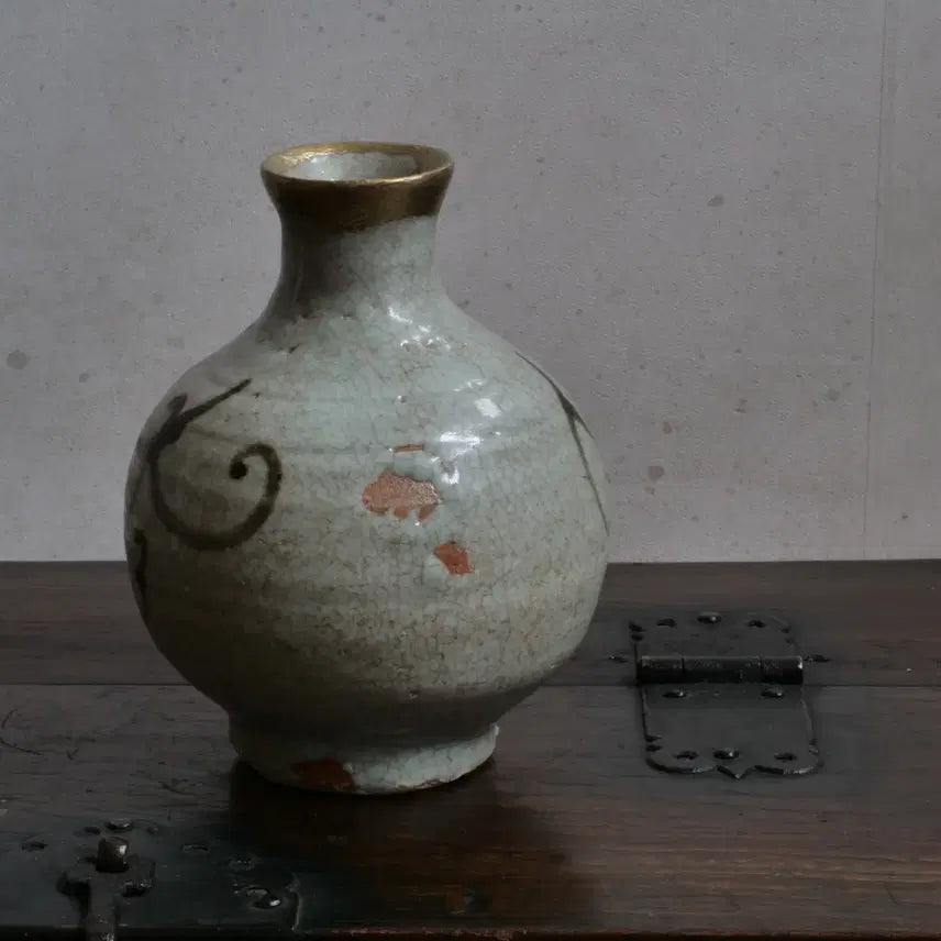 [BUNJANG] Joseon Dynasty White Porcelain Bottle with Floral Design / 철화 백자 초화문병 도쿠리