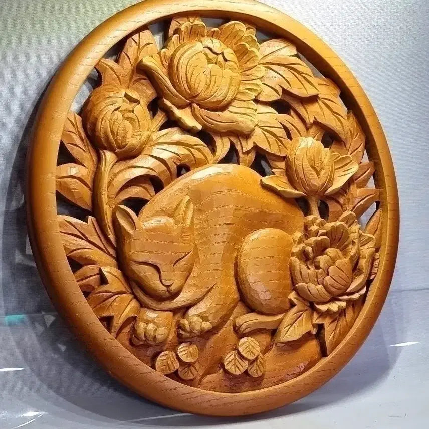[BUNJANG] Wood Carving: Peonies and Cat (30.4cm Diameter) / 모란과 고양이 원목조각 지름 30.4cm 판매가 12만.택포