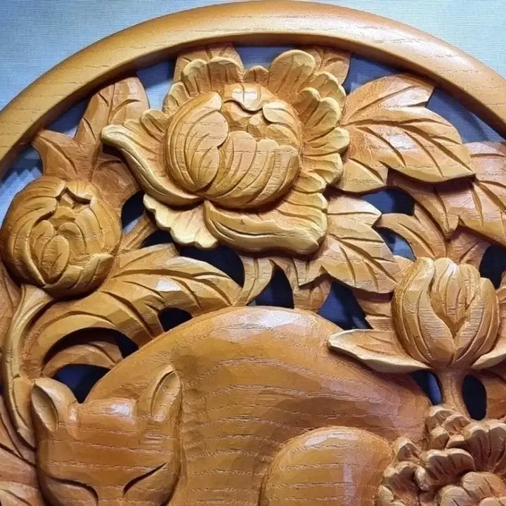 [BUNJANG] Wood Carving: Peonies and Cat (30.4cm Diameter) / 모란과 고양이 원목조각 지름 30.4cm 판매가 12만.택포