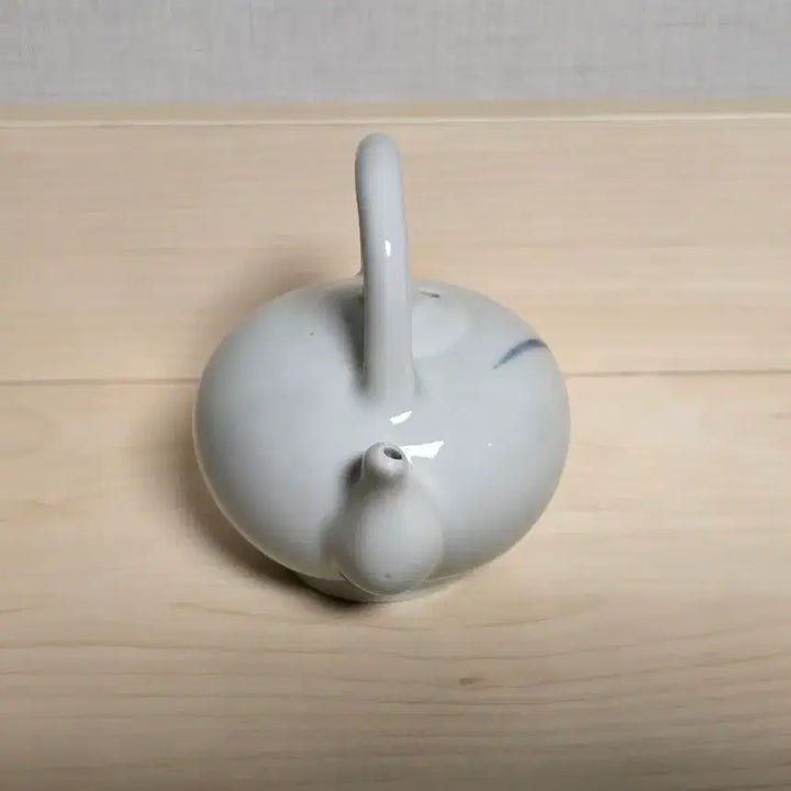 [BUNJANG] Yujin Artist Celadon Porcelain Orchid Inkstone / 유진 작가 청화백자 난초문 연적