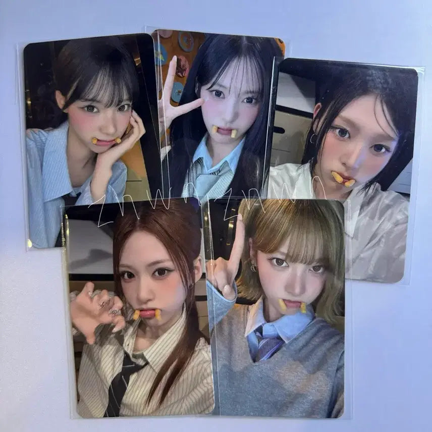 [BUNJANG] LeSserafim Pluschat Saeukkang POB Photocard Set / [세트] 리센느 플러스챗 새우깡 미공포 포토카드 포카 세트 판매