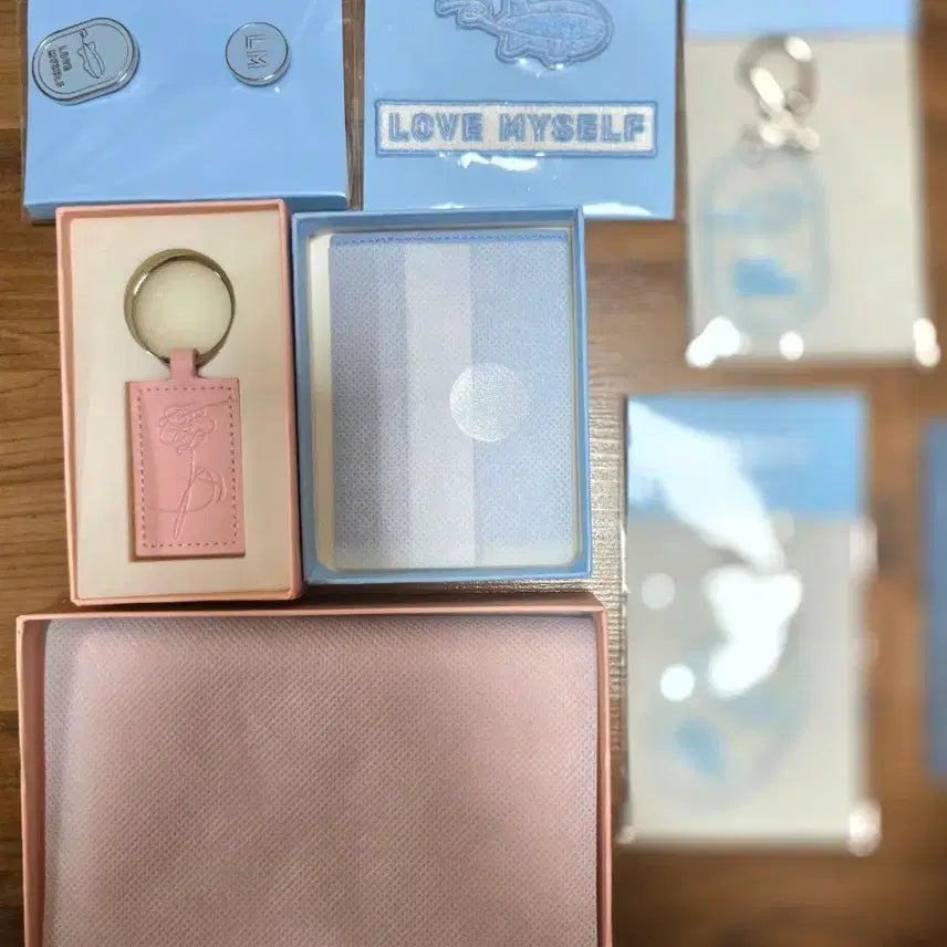 [BUNJANG] BTS Love Yourself UNICEF Goods Bundle Set (Pouch, Card Holder, Keyring, etc.) / BTS 러브마이셀프 유니세프 굿즈 일괄(파우치,카드지갑,키링 등)