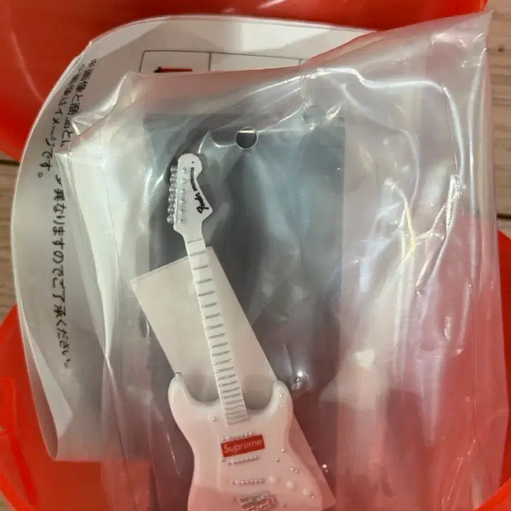[BUNJANG] Supreme Gacha 3종 Set (Pinball, Guitar, Glove) Bundle Set / [미개봉 새상품] 슈프림 가챠 3종 (핀볼, 기타, 글러브) 일괄