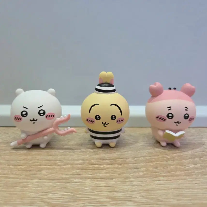 [BUNJANG] Chimmy (Chiiikawa) Q Ver. Rabbit &amp; Crab Figures Bundle Set / 먼작귀 Q버전 피규어 치이카와 우사기 카니