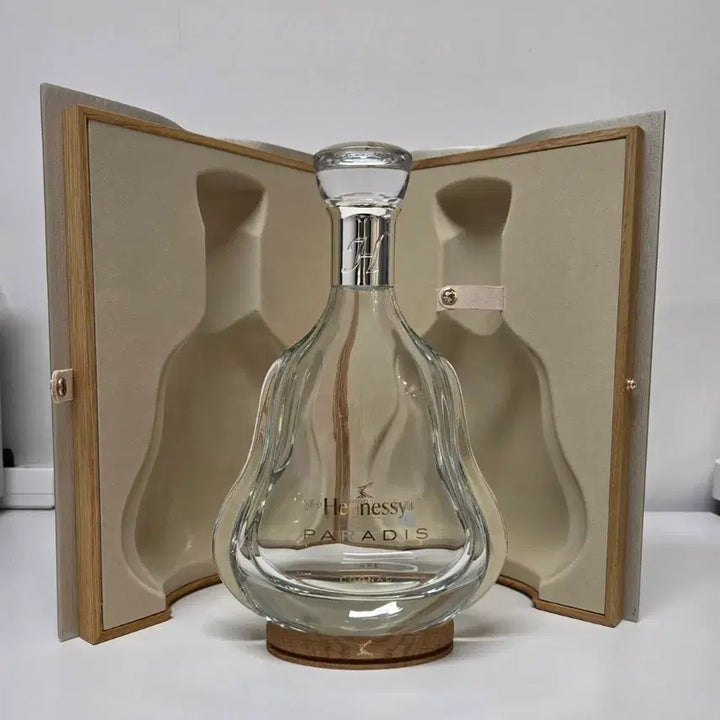 [BUNJANG] Hennessy Paradis Cognac Empty Bottle with Case / 헤네시 파라디스 코냑 위스키 공병