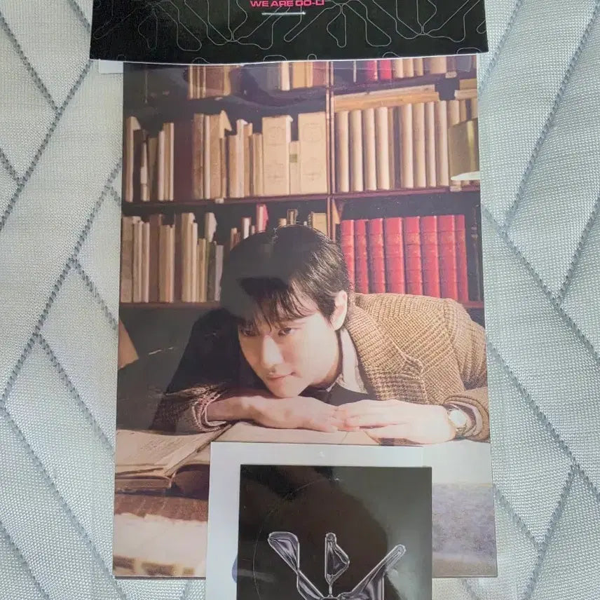 [BUNJANG] Woodz LP Special Benefit (Postcard, Sticker) / 우즈 LP 특전(엽서, 스티커)