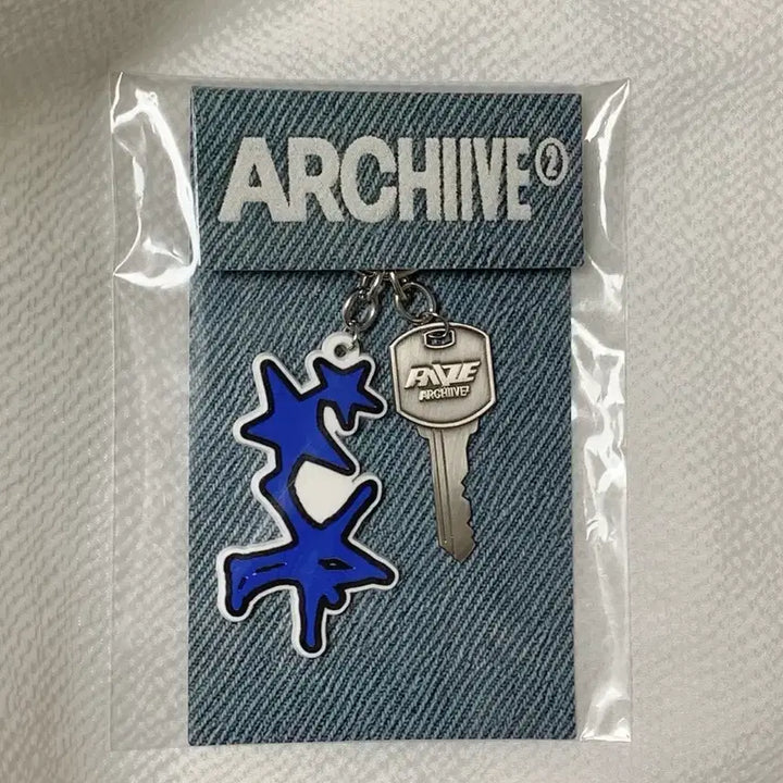 [BUNJANG] RIIZE Sungchan Logo Keyring / 라이즈 아카이브 팝업 원빈 로고 키링