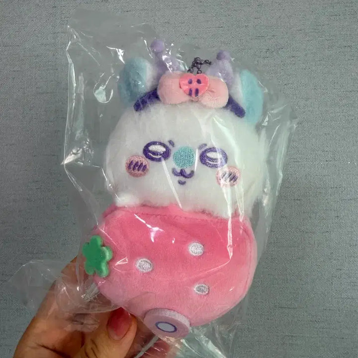[BUNJANG] Miniso x Chiikawa x Sanrio Momonga Strawberry Plush / 미니소 치이카와 산리오 콜라보 모몽가 딸기 인형