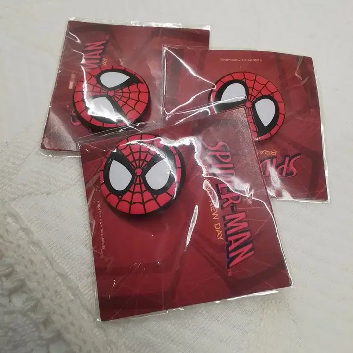 [BUNJANG] Spider-Man 3D Lenticular Poster with Badge / 스파이더맨 3D 렌티큘러 포스터(뱃지 함께)