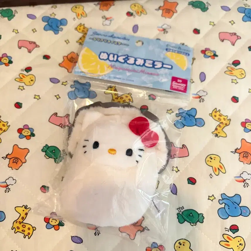 [BUNJANG] Hello Kitty Oyster Mirror Keyring (Limited Edition) / 헬로키티 굴 거울 키링(한정판)