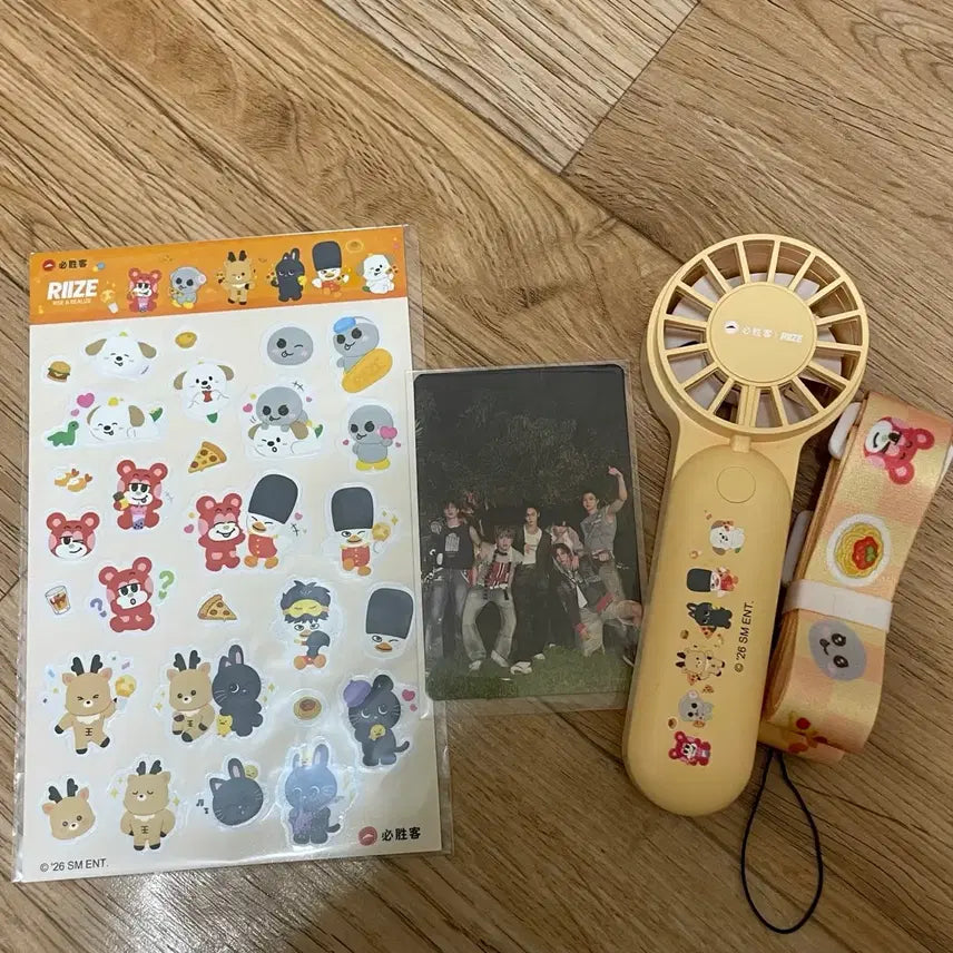 [BUNJANG] RIIZE Pizza Hut Collaboration Handheld Fan Sticker Photocard Set / 국내현물) 라이즈 피자헛 리라즈 손선풍기 스티커 포카 세트