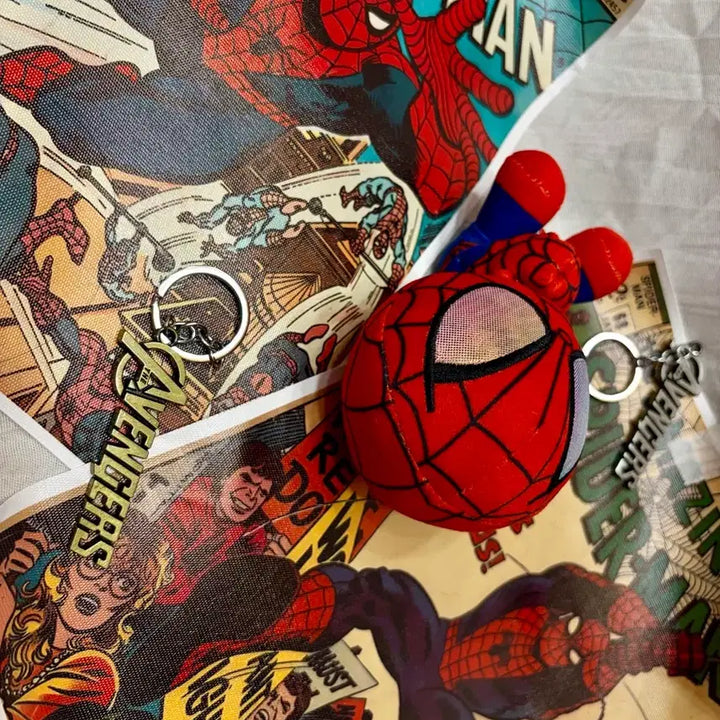 [BUNJANG] Spider-Man Plush Keychain + Vintage Comics Poster Set / 스파이더맨 인형키링+빈티지 코믹스북 포스터 굿즈