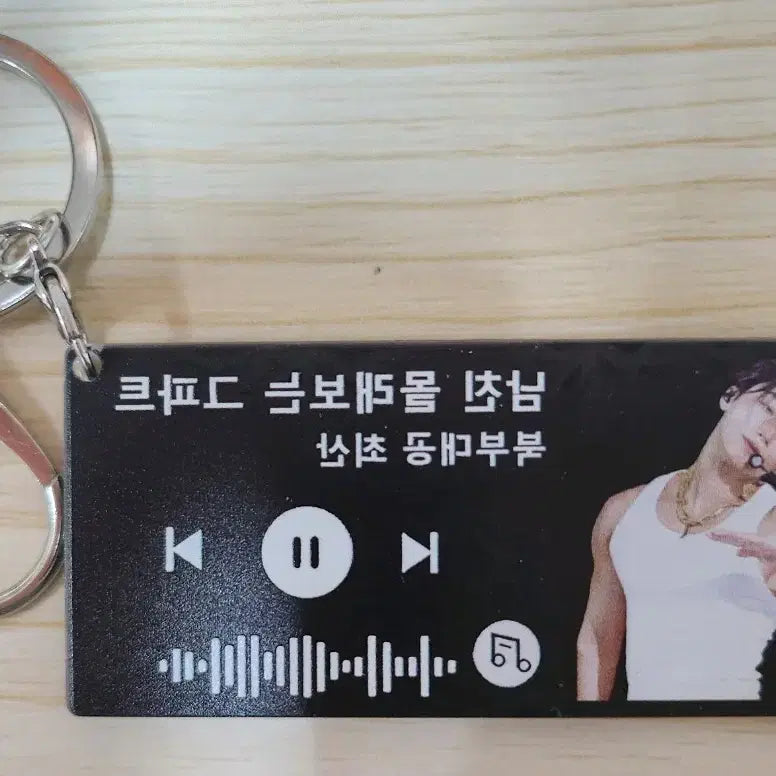 [BUNJANG] ATEEZ Choi San "BAD((That Part))" Acrylic Keychain / 에이티즈 최산 BAD((그파트)) 아크릴 열쇠고리 제작_비공굿_앞면 보호비닐있음