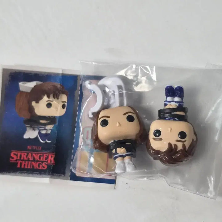 [BUNJANG] Stranger Things Kinder Joy Steve &amp; Robin Unused / 기묘한 이야기 스띵 킨더조이 스티브로빈 미사용 새제품