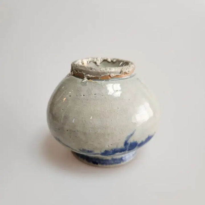 [BUNJANG] Joseon Dynasty Celadon Porcelain Grape Motif Vase / 고도자기 조선시대 후기 관요사기 청화백자 포도문호