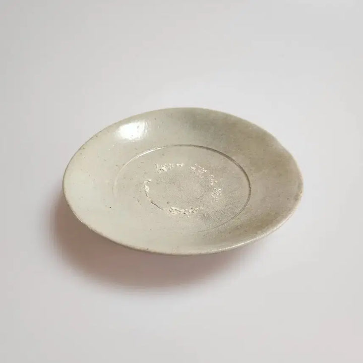 [BUNJANG] 15th Century Joseon Dynasty Celadon Porcelain Plate / 골동품 조선시대 15세기 조선백자 관요사기 접시