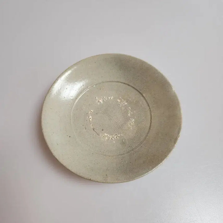 [BUNJANG] 15th Century Joseon Dynasty Celadon Porcelain Plate / 골동품 조선시대 15세기 조선백자 관요사기 접시