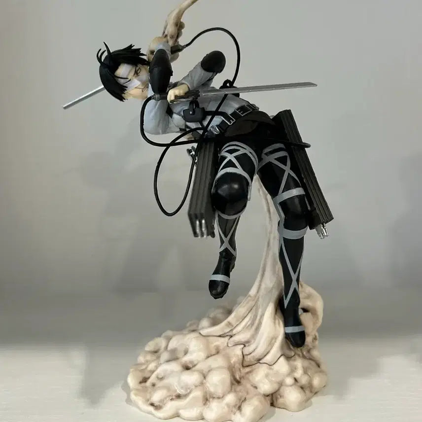 [BUNJANG] Attack on Titan Levi Ichiban Kuji B Prize Figure / 진격거 리바이 제일복권 이치방쿠지 진격의거인 땅울림 B상 피규어