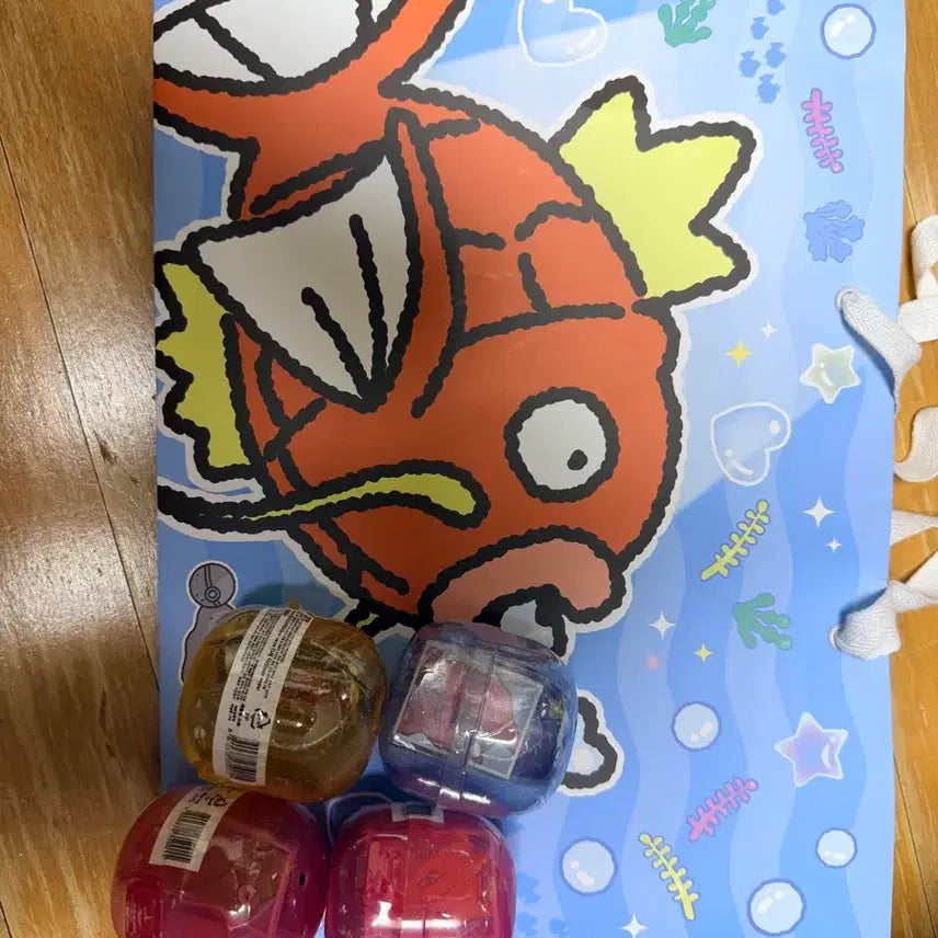[BUNJANG] Pokemon Proof Photo Set 3 - Charizard, Charmeleon, etc. (4 Line Bundle) &amp; Mu-ryung-do-won Shopping Bag / *정가이하&amp;사은품* 포켓몬 증명사진 증사 3탄 리자몽 리자드 등 4개 일괄 &amp; 무릉도원 쇼핑백