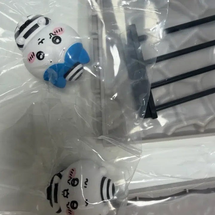 [BUNJANG] Chiikawa Prison Figure Set (Chiikawa, Hachiware) / 치이카와 감옥 피규어 치이카와 하치와레
