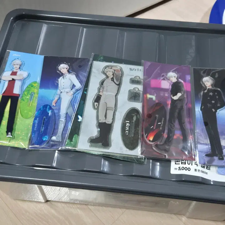 [BUNJANG] PLAVE Acrylic Stand (Eunho + Group) Bundle Set / 플레이브 아크릴 스탠드 (은호+단체) 일괄판매