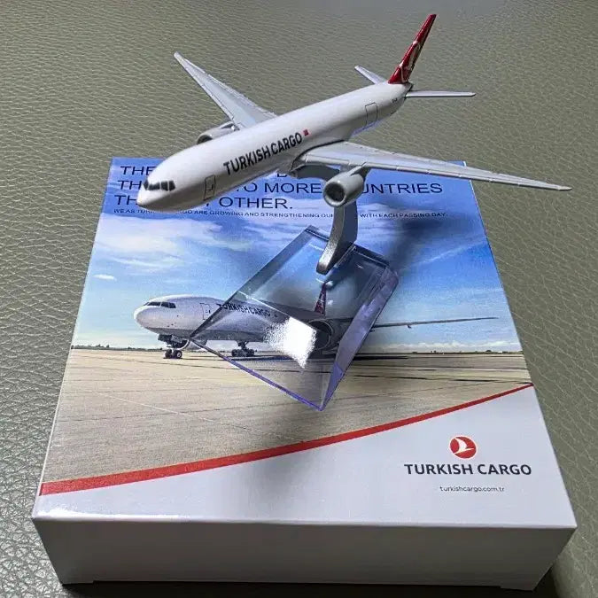 [BUNJANG] New Turkish Airlines Boeing 777 Freighter Model / [새상품] 터키항공 보잉 777 화물기 모형