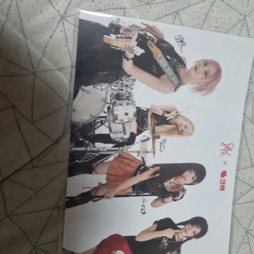 [BUNJANG] QWER Sticker Pack, Photo Postcard, Crack Photocard / qwer스티커팩,포토엽서,크랙 포토카드