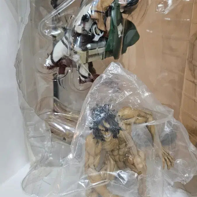 [BUNJANG] Attack on Titan Levi Action Figure + Eren Titan / 진격거인 리바이 액션 피규어+에렌거인