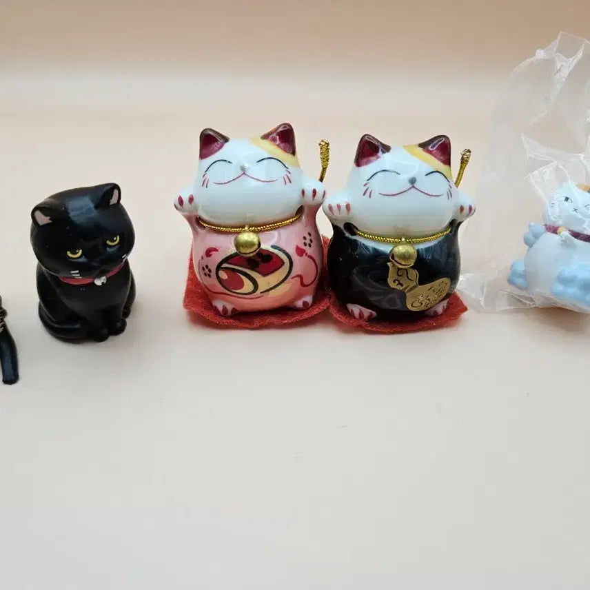 [BUNJANG] Ceramic Cat Figurine Bundle / 도자기 고양이와 피규어 모음