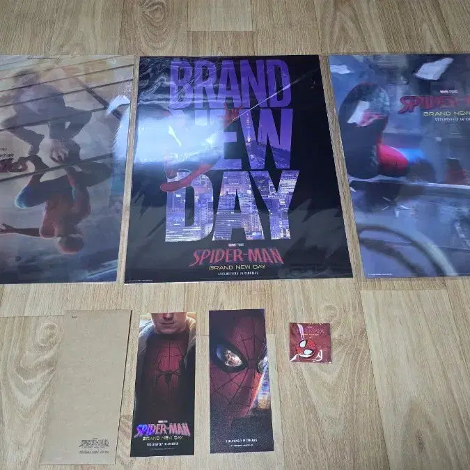 [BUNJANG] Spider-Man Brand New Day Lenticular &amp; PET &amp; 3D Lenticular Poster Set (A3) + TTT + Pin Badge Bundle / 스파이더맨 브랜드 뉴 데이 렌티큘러&amp;PET&amp;3D 렌티큘러 포스터 3종 (A3)+TTT+핀뱃지 일괄 판매