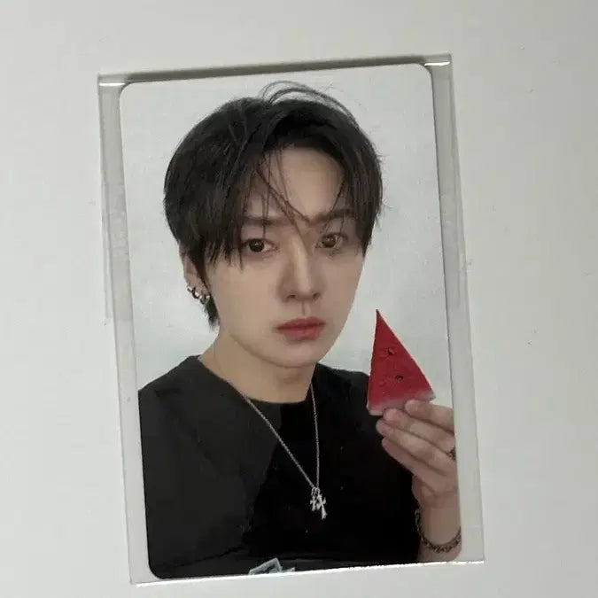 [BUNJANG] This&amp;That Fanshop Lee Know Watermelon Photocard (POB) / 디스앤댓 팬즈샵 특전 포카 미공포 리노 수박포카
