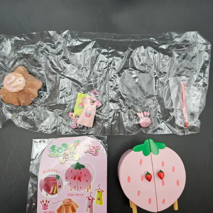[BUNJANG] Rare Discontinued Strawberry Room Figure 