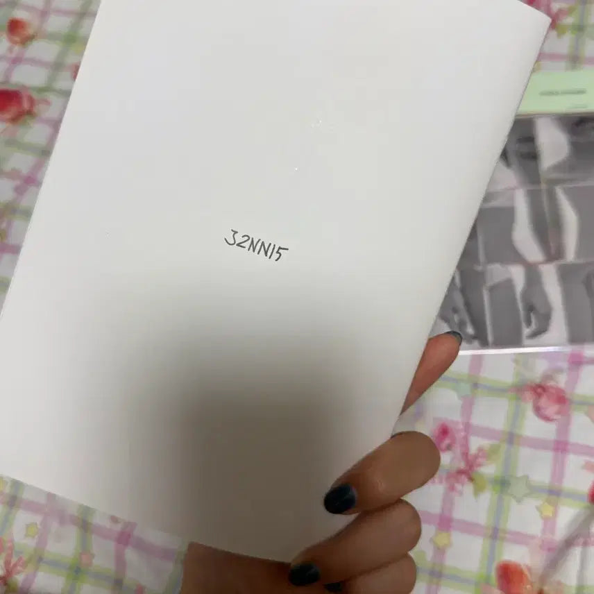 [BUNJANG] JENNIE Exhibition Official Goods Bundle Set with Large Poster / [JENNIE PHOTO J2NNI5] 제니 전시회 공식 굿즈+대형 포스터 일괄