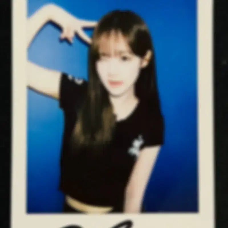 [SOLD OUT] [BUNJANG] tripleS Yoon Seobin Signed Polaroid / 260828 tripleS 트리플에스 윤서연 싸인 폴라로이드