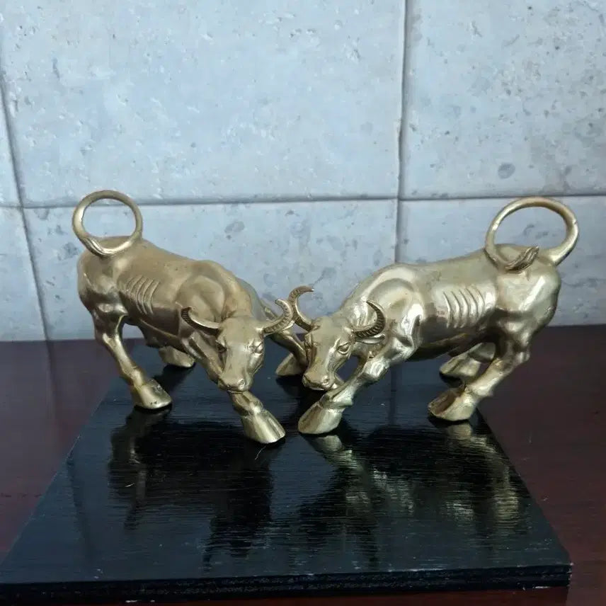 [BUNJANG] Bronze Bull Statues (Set of 2) / 황소상 동브론즈 장식품 두마리세트