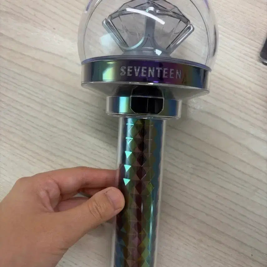 [BUNJANG] SEVENTEEN 3rd Generation Bongbong NewJeans Bong / 세븐틴 응원봉 3세대 뉴뉴럿봉 캐럿봉 판매
