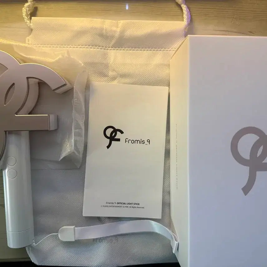 [BUNJANG] fromis_9 Cheer Stick Ver 1 / 프로미스나인 응원봉 Ver 1 판매합니다