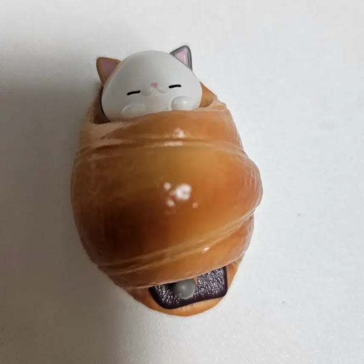 [BUNJANG] Croissant Cat Figure Gacha / 크로와상 고양이 빵 피규어 가챠