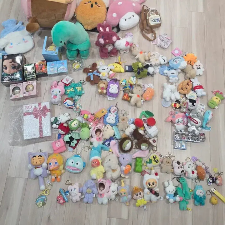 [BUNJANG] Arcade Prize Plushies &amp; Goods Bundle (80+ Items) / 오락실 경품 뽑기 잡화  인형  80개 이상