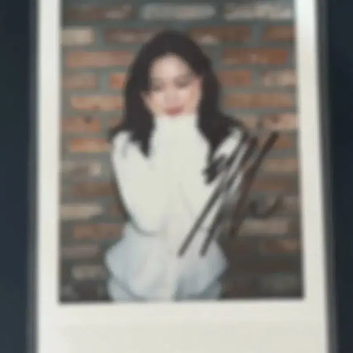 [BUNJANG] ITZY Ryujin Signed Polaroid / ITZY tunnel vision 있지 류진 싸인폴라 양도