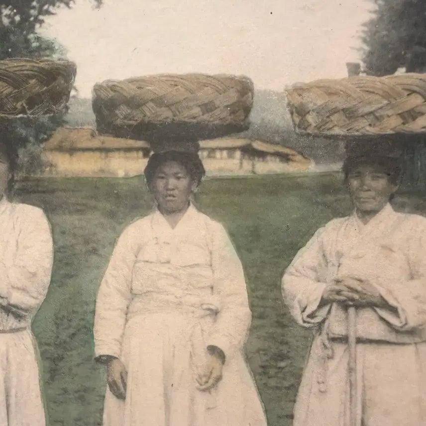 [BUNJANG] Korean Empire Hand-Colored Postcard: Female Merchant (1900s) by Iwata Photo - Unused / 1900년 - 대한제국 시기 - 여성 상인 경제 활동사 - 생활 복식 - 이와타 사진
