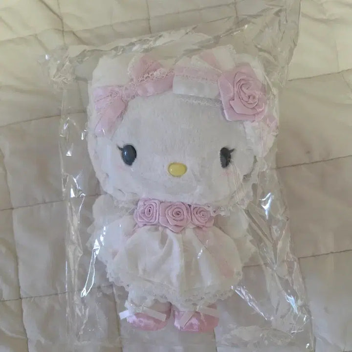 [BUNJANG] Sealed White Frill Wedding Hello Kitty Plush Doll / 미개봉 ) 화이트프릴 웨딩 헬로키티 누이 인형