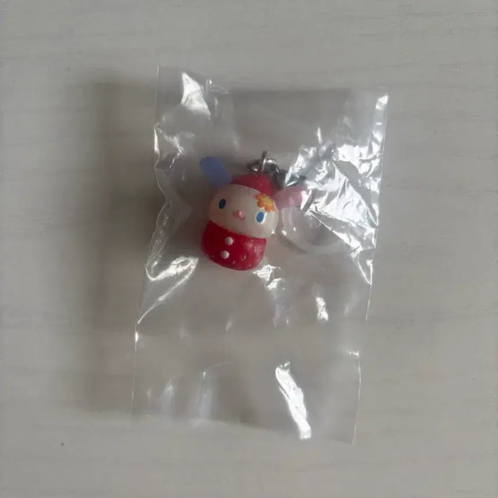 [BUNJANG] Sanrio Usahana Strawberry Bookmark Charm / 산리오 우사하나 딸기 메지루시 가챠