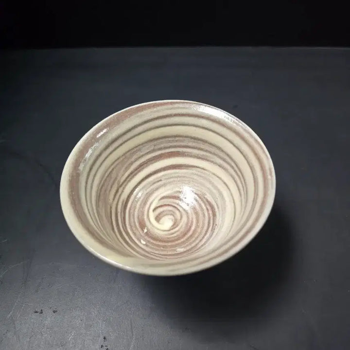[BUNJANG] Buncheong Iron-Painted Teabowl with Brush Strokes / 귀얄분청철화잔
