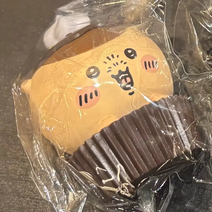 [BUNJANG] Monchhchi Kuri Manju Cupcake Figure Gacha / 먼작귀 쿠리만쥬 컵케이크 피규어 가챠