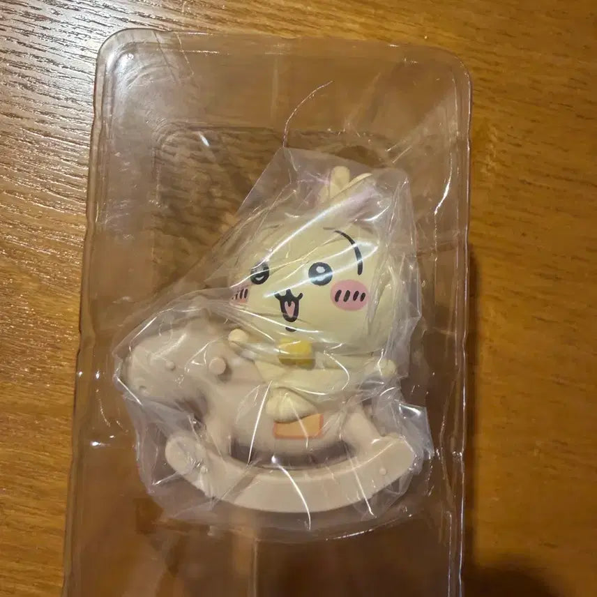 [BUNJANG] Chiikawa Hobbyhorse Usagi Figure / 치이카와 목마 우사기 피규어