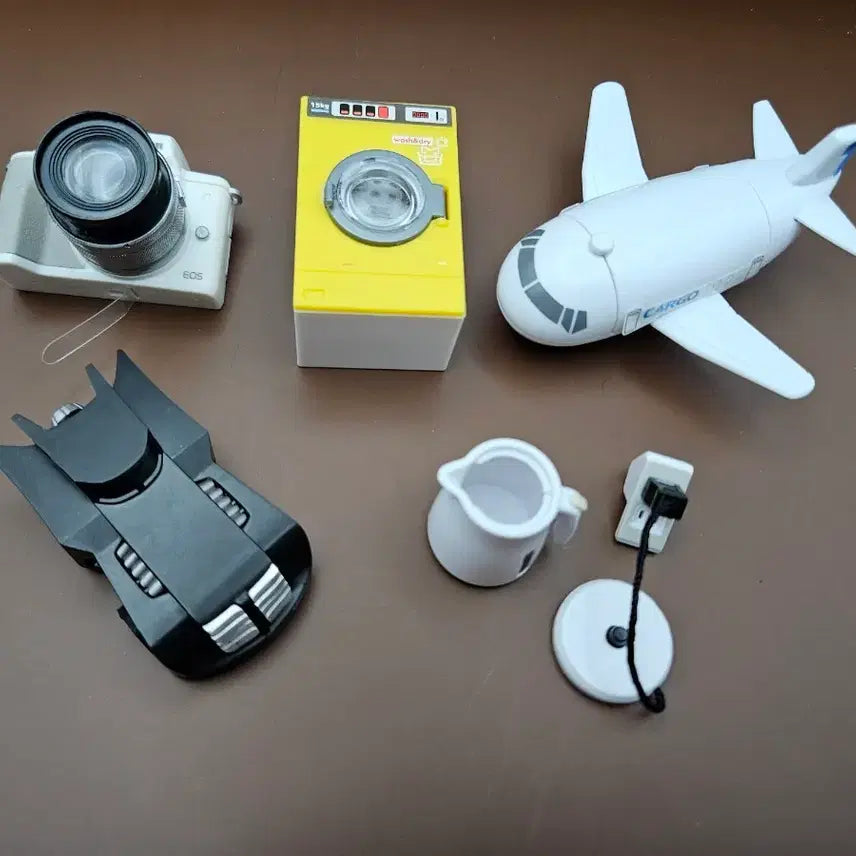 [BUNJANG] Assorted Vehicle, Airplane, Washing Machine, Camera, Electric Kettle Figurines Collection / 자동차 비행기 세탁기 카메라 전기포트 피규어 모음