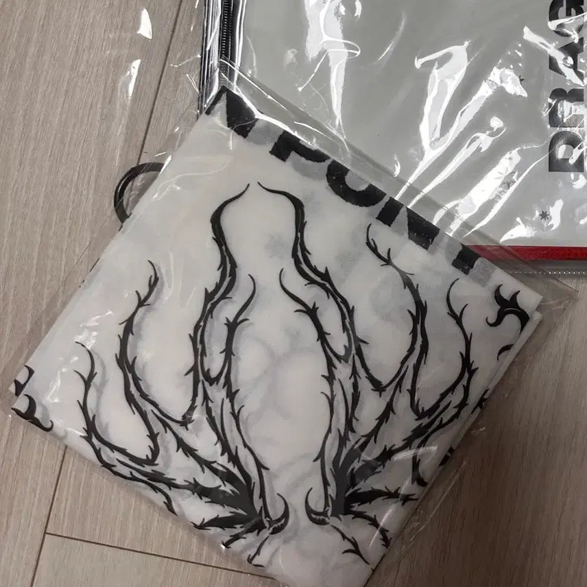 [BUNJANG] Dragon Pony 1st Anniversary Bandana (Sealed) / 드래곤포니 1주년 굿즈 반다나 미개봉 양도