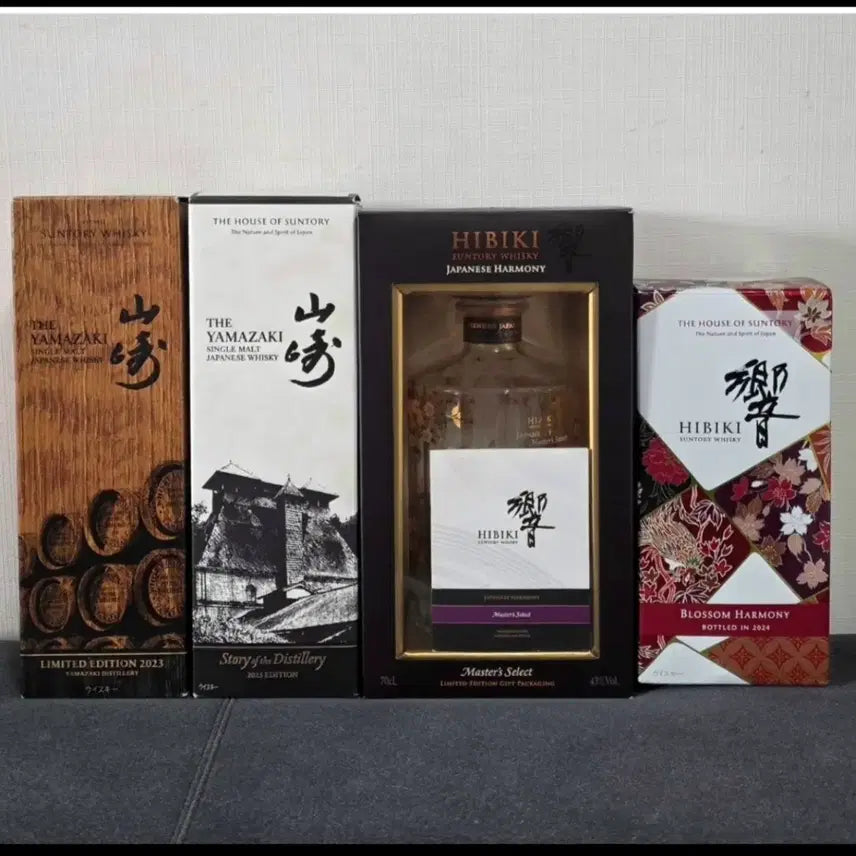 [BUNJANG] Yamazaki 2023 Limited Edition + Hibiki Japanese Harmony Master Select Empty Bottles / 야마자키 2023 리미티드 에디션 + 히비키 재패니즈 하모니 마스터 셀렉트 위스키 공병