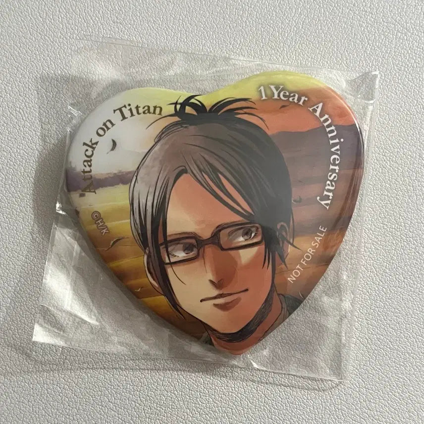 [BUNJANG] Shingeki no Kyojin Kanji Heart Can Badge / 진격거 한지 하트 캔뱃지